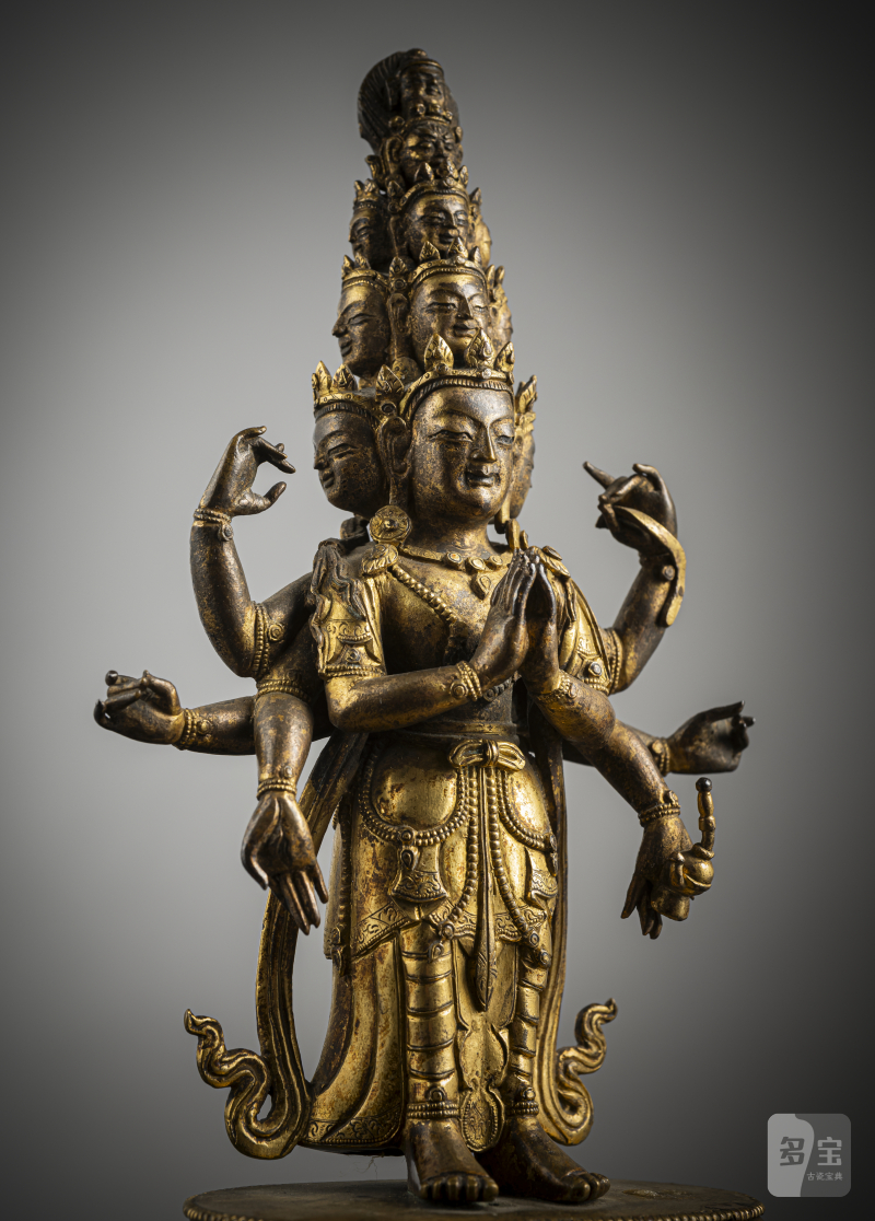 A GILT-BRONZE FIGURE OF EKADASHALOKESHVARA - 图2